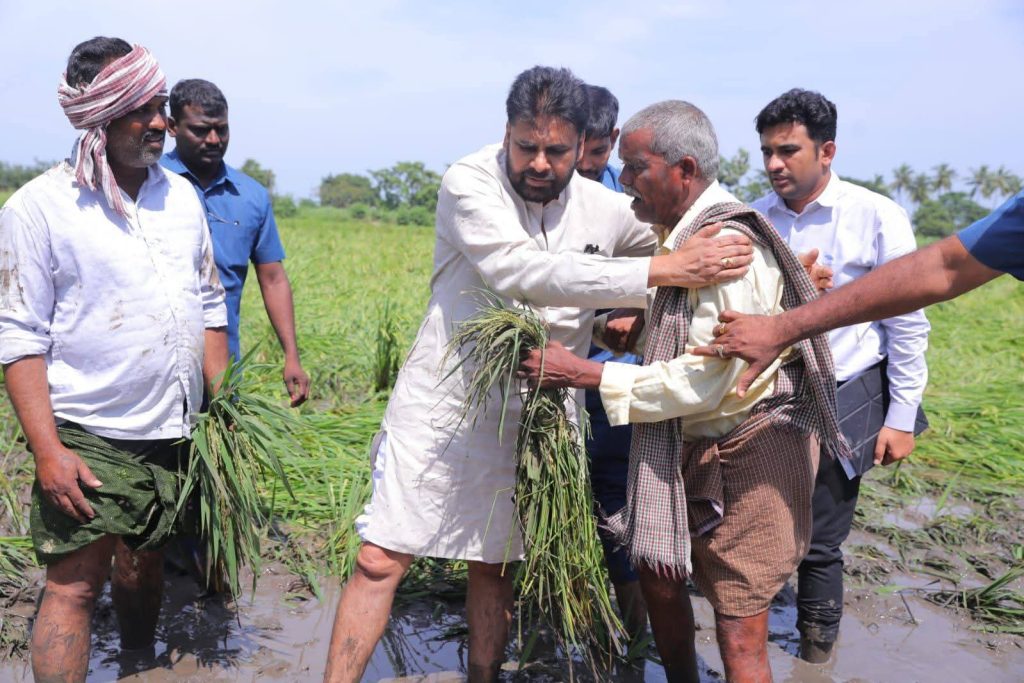రైతులను అడిగి పంట నష్టాన్ని తెలుసుకున్న డిప్యూటీ సీఎం పవన్ కళ్యాణ్.