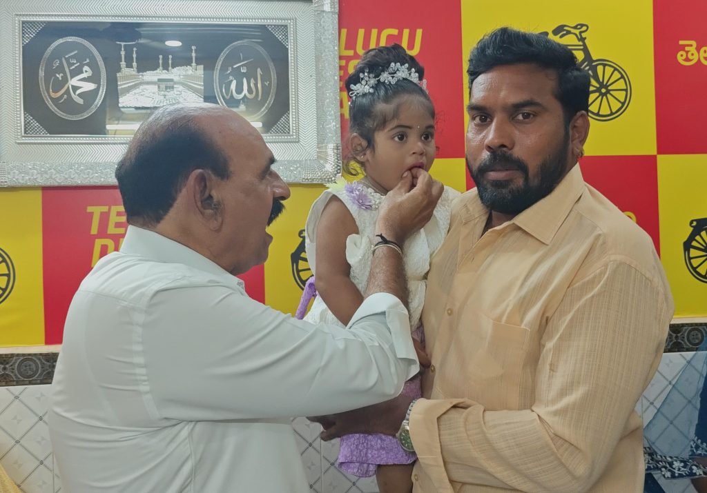 ముద్దం వన్షిక ను ఆశీర్వదించిన మంత్రి ఎన్ఎండి ఫరూక్