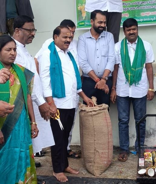 వరి,మొక్కజొన్న కొనుగోలు కేంద్రాలు ప్రారంభించిన షాద్నగర్ ఎమ్మెల్యే వీర్లపల్లి శంకర్