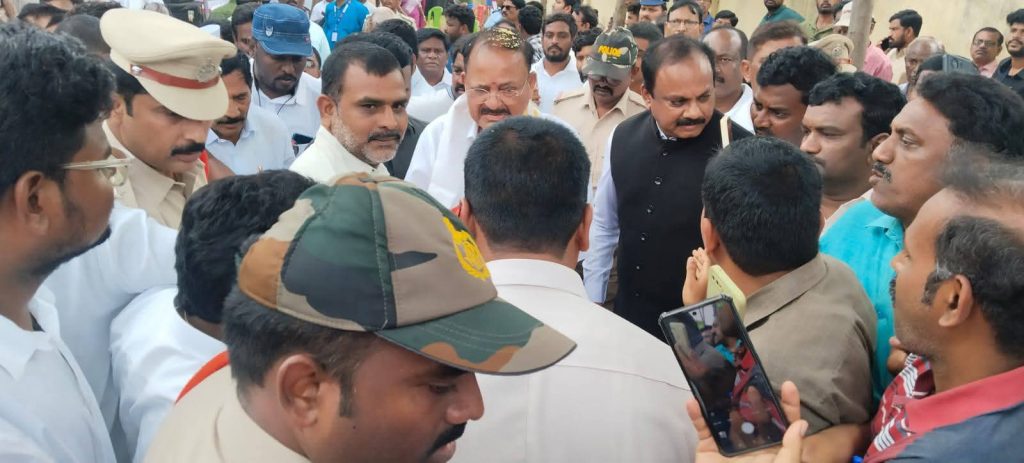 రైల్వే లైన్ మరియు రహదారి విస్తరణపై వెంకయ్య నాయుడు గారికి విజ్ఞప్తి చేసిన జనసేన నేత రామ శ్రీనివాస్