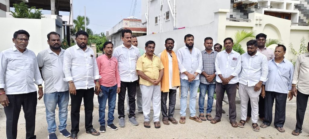 ఆలయం జోలికి వస్తే ఊరుకోం — తంగళ్ళపల్లిలో పురాతన శివాలయ తాళం వివాదంపై బీజేపీ ఆగ్రహం