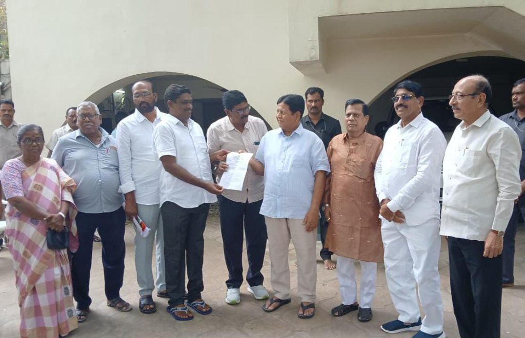 దేశాయ్ బ్రదర్స్ కంపెనీ పై చట్టరీత్య చర్యలు తీసుకోవాలి