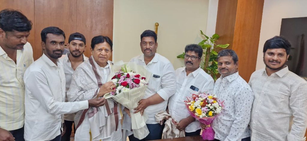 ప్రొద్దుటూరి సుదర్శన్ రెడ్డిని కలిసిన మండల కాంగ్రెస్ నాయకులు..