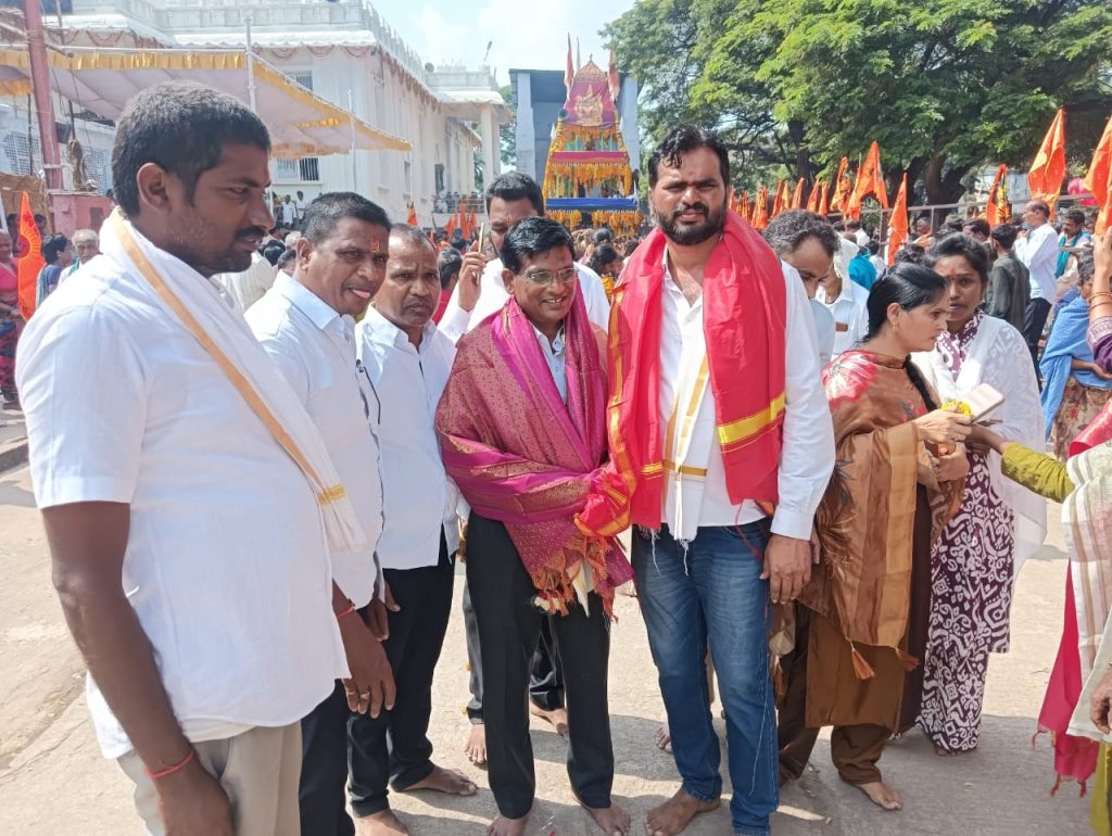 భీంగల్ లింబాద్రిగుట్ట లక్ష్మీనరసింహస్వామి దర్శించుకున్న డాక్టర్ మధుశేఖర్ ఎం జె