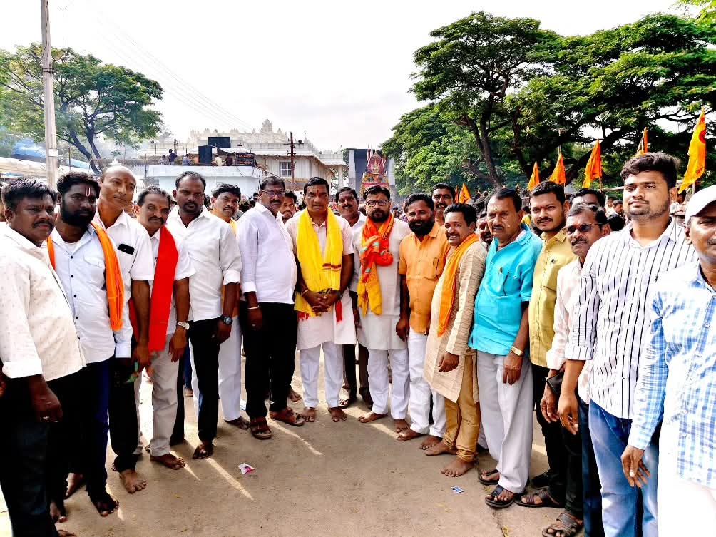 లింబాద్రిగుట్ట దర్శించుకున్న జాతీయ పసుపు బోర్డు అధ్యక్షుడు పల్లె గంగారెడ్డి