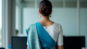 కొత్త కలెక్టర్‌గా నటించి ప్రజలను మోసగించిన మహిళ.. పట్టుబడిందా?