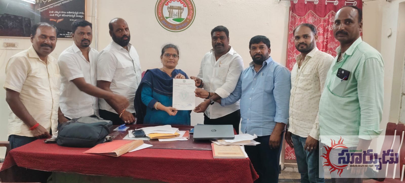 ఆర్టీసీ బస్సుల కోసం డీఎంకు వినతి పత్రం