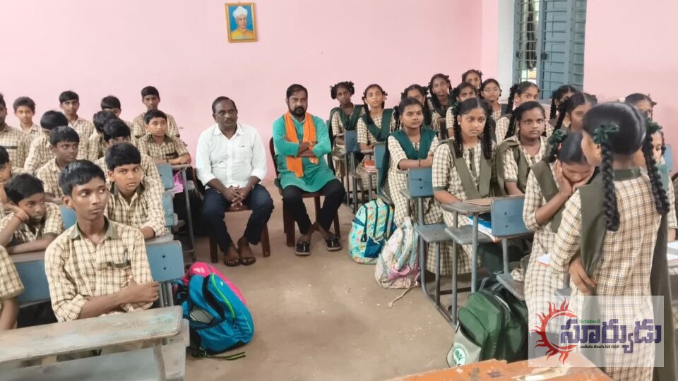 రెండు పాఠశాలల్లో ఘనంగా వక్తృత్వ పోటీలు