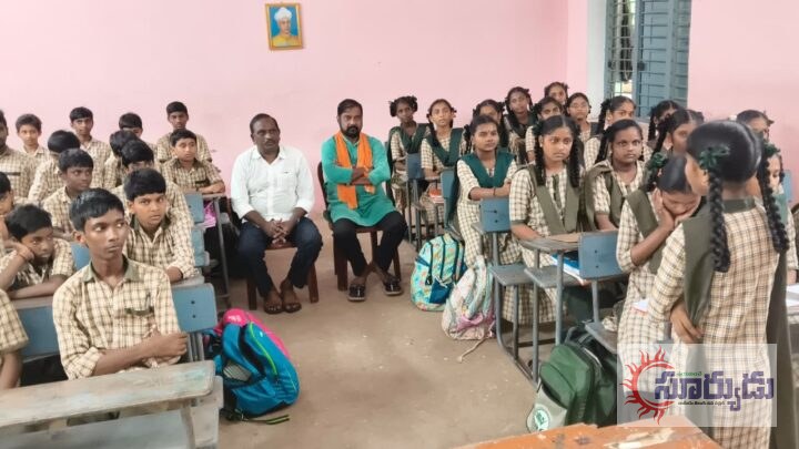 రెండు పాఠశాలల్లో ఘనంగా వక్తృత్వ పోటీలు