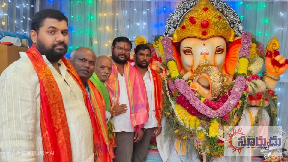 అన్న సమారాధనలో పాల్గొన్న రాష్ట్ర బీసీ నాయకులు తెల్ల హరికృష్ణ