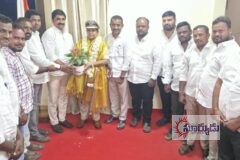 నిర్మల్ జిల్లా ఎస్పీ డా. జానకి షర్మిల ను మర్యాదపూర్వకంగా కలిసిన భైంసా మున్సిపల్ చైర్మన్.