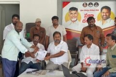 మురుమళ్లలో ప్రజా సమస్యల పరిష్కార వేదికవినతులు స్వీకరించిన ప్రభుత్వ విప్ దాట్ల సుబ్బరాజ