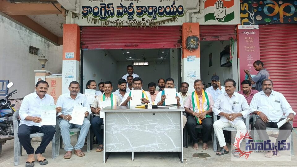 సీఎంఆర్ఎఫ్ చెక్కులు పంపిణీ చేసిన కమ్మర్ పల్లి కాంగ్రెస్ నాయకులు.
