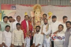 వినాయక మహాగణపతుల విగ్రహాలను దర్శించుకుని ప్రత్యేక పూజలు నిర్వహించిన బండి రమేష్