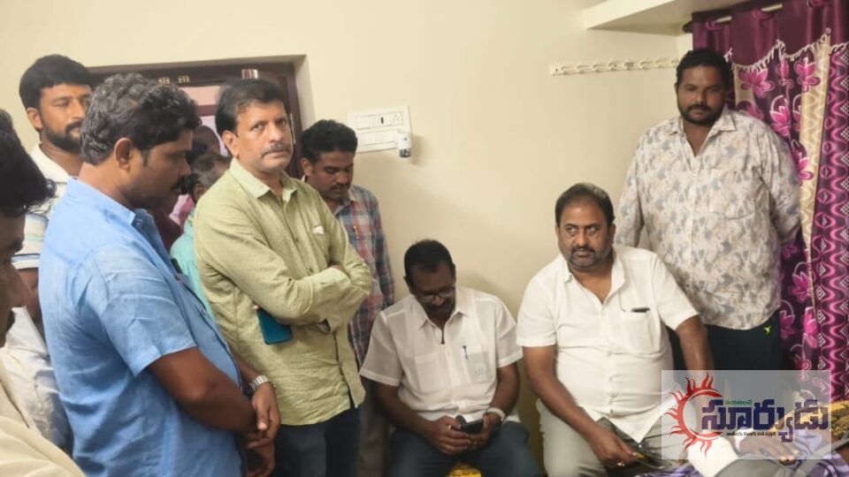 రోడ్డు ప్రమాద బాధితుడిని పరామర్శించిన ఎమ్మెల్యే దాట్ల