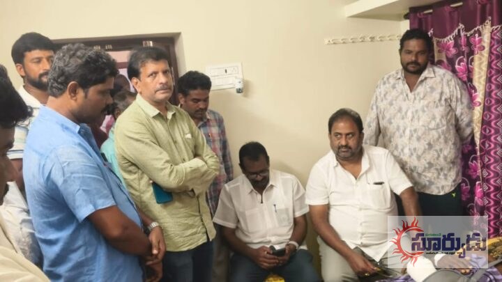 రోడ్డు ప్రమాద బాధితుడిని పరామర్శించిన ఎమ్మెల్యే దాట్ల