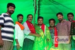 గణపతి లడ్డును వేలంలో రూ. 11,111 కు కైవసం చేసుకున్న రిపోర్టర్ తాహేర్…