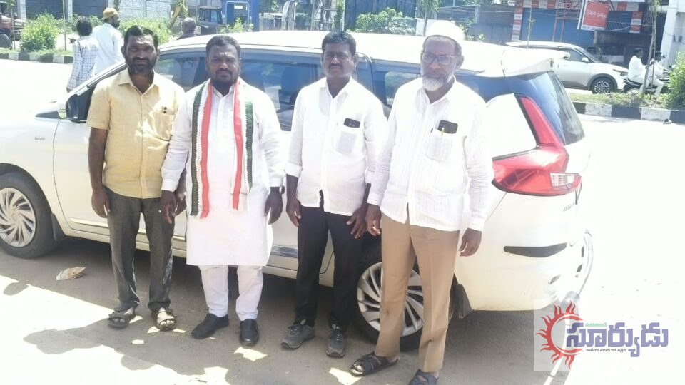 నిర్మల్‌లో కాంగ్రెస్ పార్టీ ఆధ్వర్యంలో నిర్వహించే ధర్నాకు బయలుదేరిన టీమ్ ఎం.ఏ. లతీఫ్ నాయకులు, కార్యకర్తలు.