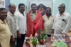 కాట్రేనికోన ఎస్ఐ గా బాధ్యతలు స్వీకరించిన కె.దుర్గా శ్రీనివాసరావు ను మర్యాదపూర్వకంగా కలిసిన బీజేపీ నేతలుశాలువాతో సత్కరించి పుష్పగుచ్ఛం అందజేత_