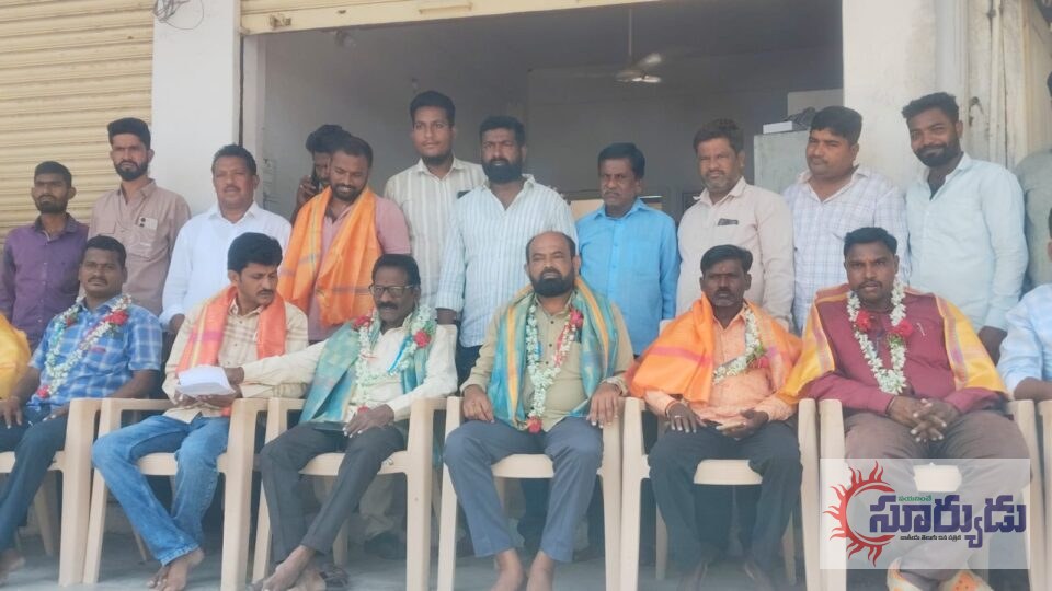పాత్రికేయులకు సన్మానించిన మైనారిటీలు