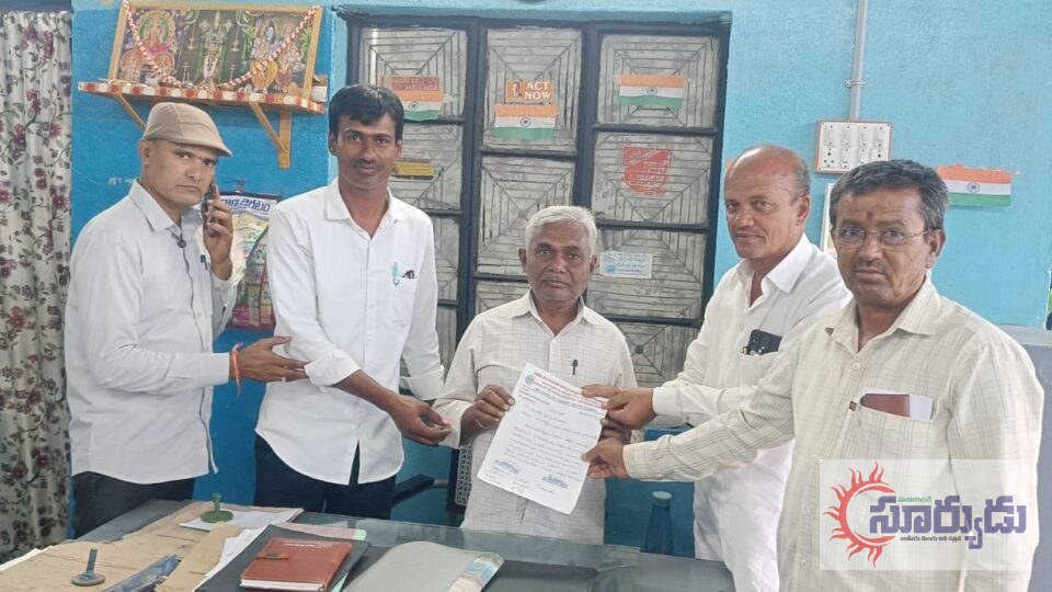 సారు మాకు రవాణా సౌకర్యం కల్పించండి తిప్పారం తాండ గ్రామ ప్రజల వేడుకోలు