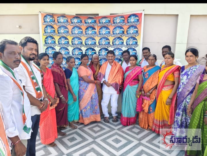మాజీ శాసనసభ్యులు శ్రీ జి. విఠల్ రెడ్డి ని కలిసిన పల్సి గ్రామ మహిళా సోదరీమణులు.