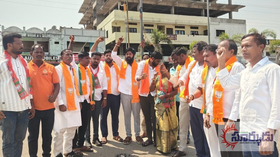 బీజేవైఎం ఆధ్వర్యంలో బైంసా పట్టణంలో నిరసన కార్యక్రమం.
