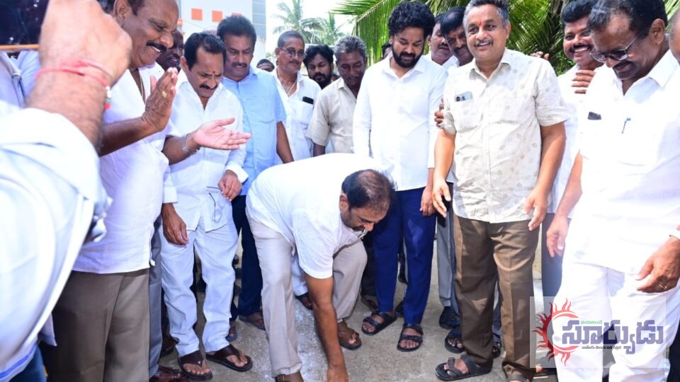 ఎంపీ ల్యాడ్స్ నిధులతో ఎదుర్లంకలో రూ.1.06 కోట్లతో సీసీ రోడ్డు ప్రారంభం