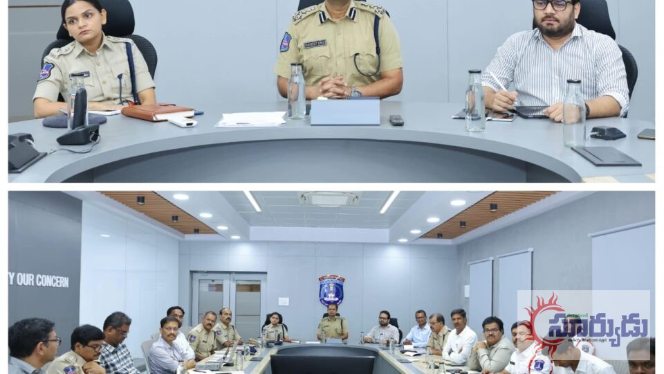 జేఎన్‌టీయూ నుంచి రాయదుర్గం మీదుగా వేవ్‌రాక్‌ వరకు ప్రత్యేక బస్సు మార్గం.