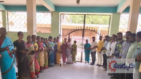 భీంగల్‌లో ఇంటింటికి పండ్ల, పూల మొక్కల పంపిణీ.