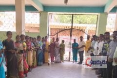 భీంగల్‌లో ఇంటింటికి పండ్ల, పూల మొక్కల పంపిణీ.