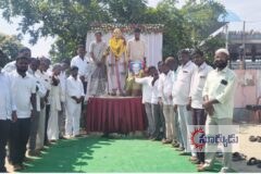 గాంధీజీకి మరియు లాల్ బహద్దూర్ శాస్త్రి గార్లకు ఘన నివాళులు