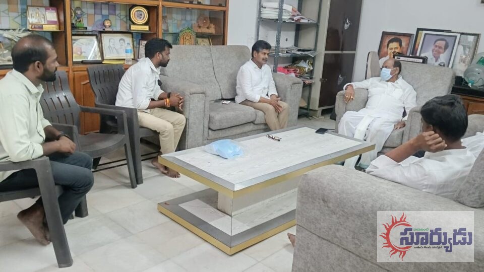 మాజీ ఎమ్మెల్యే బాజీరెడ్డి గోవర్ధన్ ను కలిసిన బీఆర్ఎస్ నాయకులు…