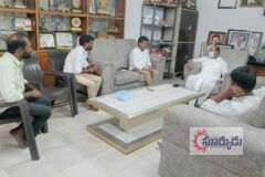 మాజీ ఎమ్మెల్యే బాజీరెడ్డి గోవర్ధన్ ను కలిసిన బీఆర్ఎస్ నాయకులు…