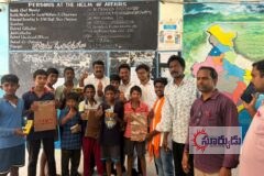 రామచంద్రపురం రూరల్లో విద్యార్థులకు పుస్తకాలు పంపిణీ