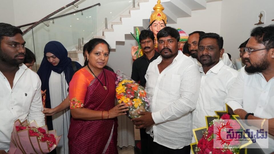 భైంసా పట్టణంలోని పిప్రి కాలనీకి చెందిన శంకర్‌ సహా పలువురు కవిత సమక్షంలో టీఆర్‌ఎస్‌లో చేరిక