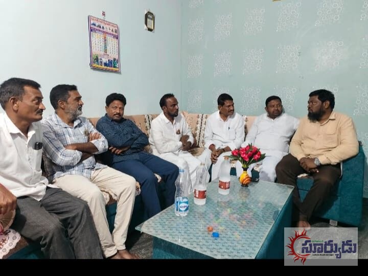 కుంటాల మండలంలోనీ ఓలా గ్రామంలో పరామర్శించిన మాజీ ఎమ్మెల్యే విట్టల్ రెడ్డి