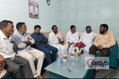 కుంటాల మండలంలోనీ ఓలా గ్రామంలో పరామర్శించిన మాజీ ఎమ్మెల్యే విట్టల్ రెడ్డి