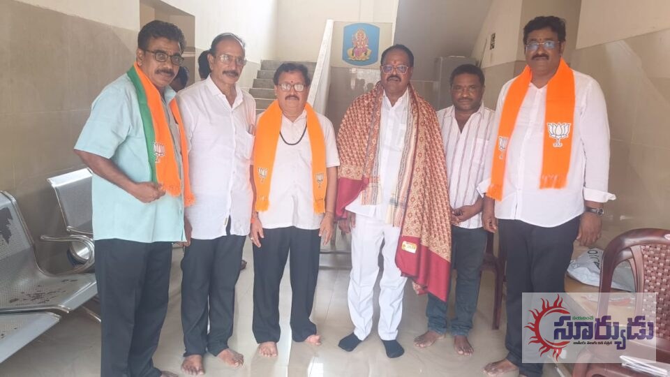 బిజెపి సీనియర్ నేత కర్రీ చిట్టిబాబు జన్మదిన వేడుకలు ఘనంగా