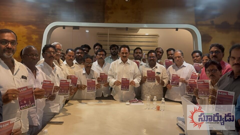 ప్రజా భాగస్వామ్యంతో “స్వచ్ఛ అమలాపురం” స్వచ్ఛ మహా యజ్ఞం నిరంతరం కొనసాగుతుందికె .వి.వి.సత్యనారాయణ రాజు చైతన్య రాజు