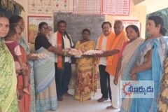 గున్నేపల్లి అంగన్వాడీ కేంద్రంలో మౌలిక వసతుల పరిశీలన – చిన్నారులకు నాణ్యమైన విద్య, పోషణే ధ్యేయం: గొల్ల కోటి, బాబీ మాస్టారు, నానాజీ,