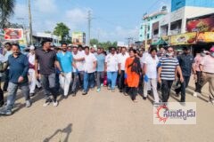 అమలాపురంలో 3,600 మందితో ఘనంగా స్వచ్ఛ అమలాపురం కార్యక్రమం – పాల్గొన్న ఎమ్మెల్యే ఆనందరావుప్లాస్టిక్ రహిత అమలాపురం కోసం ప్రతి ఇంటికి జనపనార సంచి ఇవ్వాలని మున్సిపల్ కమిషనర్ కు ఆదేశం