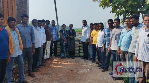 నిరుపేద కుటుంబనికి మానాల ట్రస్ట్ అండ.