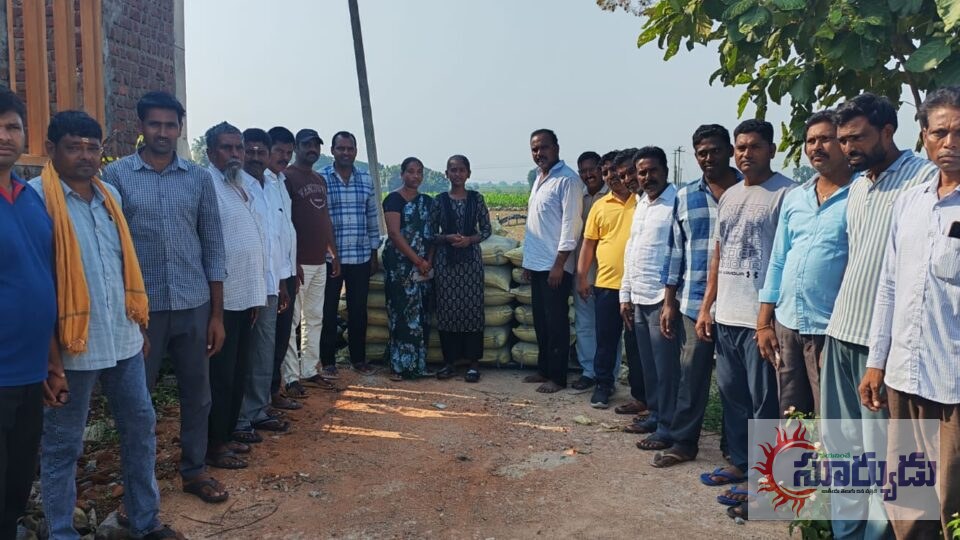 నిరుపేద కుటుంబనికి మానాల ట్రస్ట్ అండ.