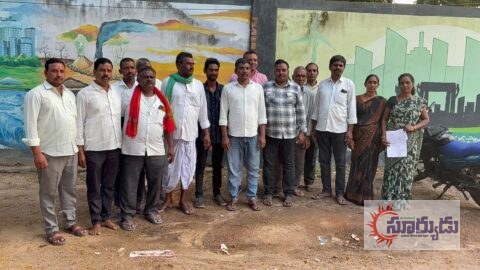 ఏర్గట్ల మండలం తాళ్ల రాంపూర్ గ్రామంలో కుల బహిష్కరణ అవాస్తవము న్యాయం చేయాలంటూ కలెక్టర్ ను సిపిని కలిసిన  గ్రామస్తులు,