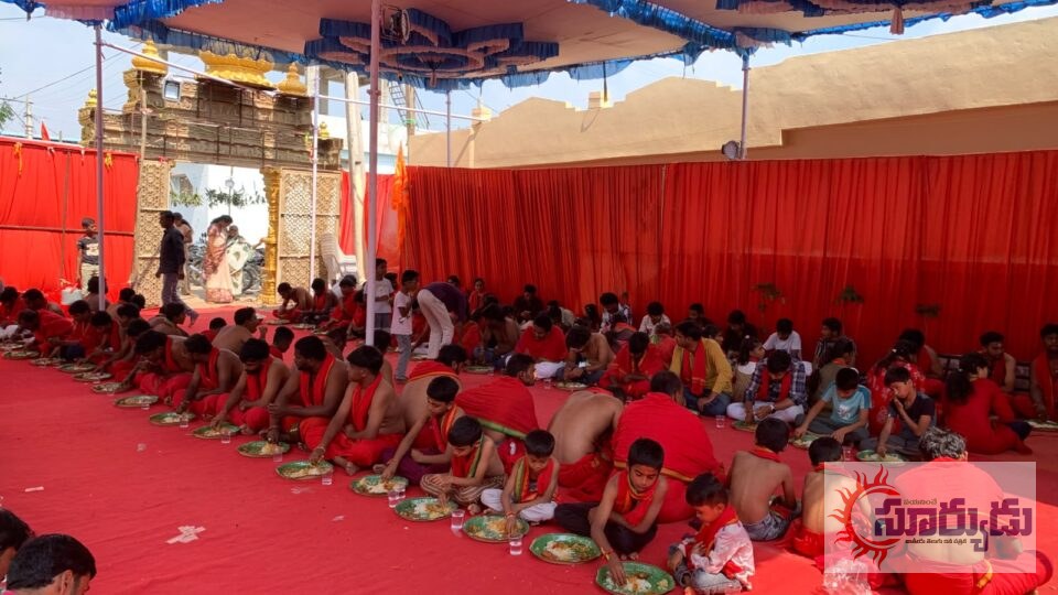 దుర్గామాత సన్నిధిలో ఘనంగా మహా అన్నదానం