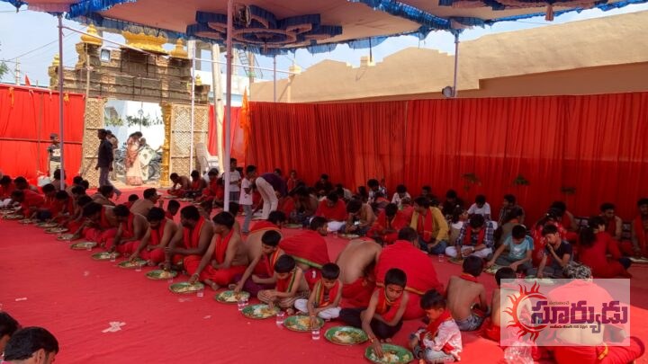 దుర్గామాత సన్నిధిలో ఘనంగా మహా అన్నదానం