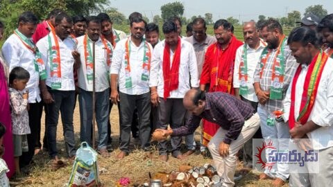 భీమ్ గల్ మండలం రూప్లా తండాగ్రామంలో రూ. 10 లక్షలతో నిర్మిస్తున్న గ్రామ సంఘం మహిళా VO నూతన భవన నిర్మాణానికి ఎంపీడీఓ గంగుల సంతోష్ కుమార్ భూమి పూజ ,