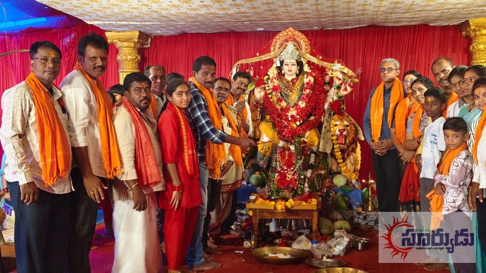 దుర్గామాత మండపం వద్ద అన్నదాన కార్యక్రమం…