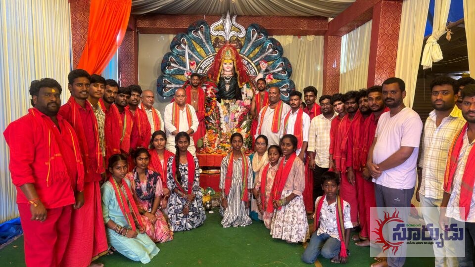 నవదుర్గ సేన ఆధ్వర్యంలో అన్నదానం
